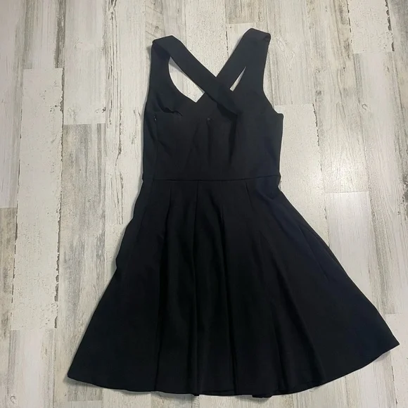 Banana Republic Cross Back Ponte Fit-and-Flare Black Dress size 4P $130 NWT - Picture 3 of 8